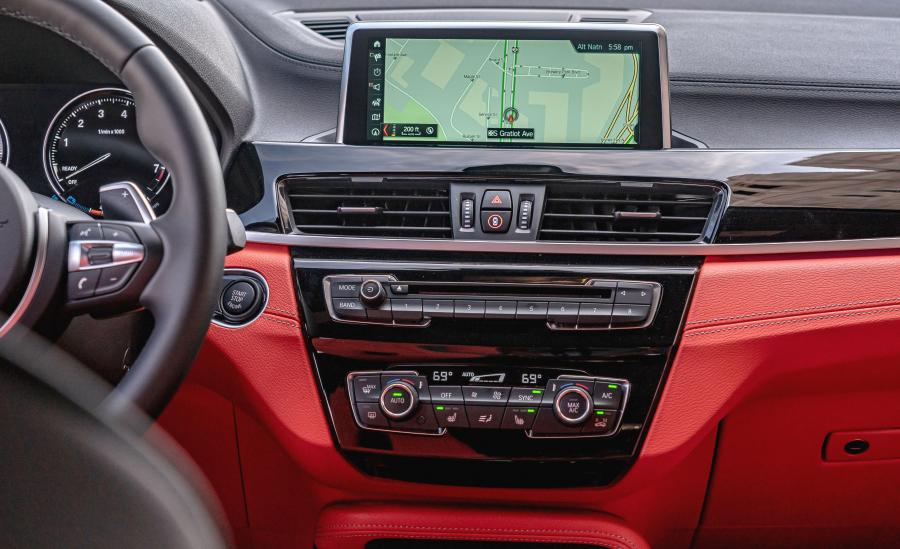 Детали интерьера BMW X2 M35i (F29) 2019 года  (NA) (фото 6 из 26)